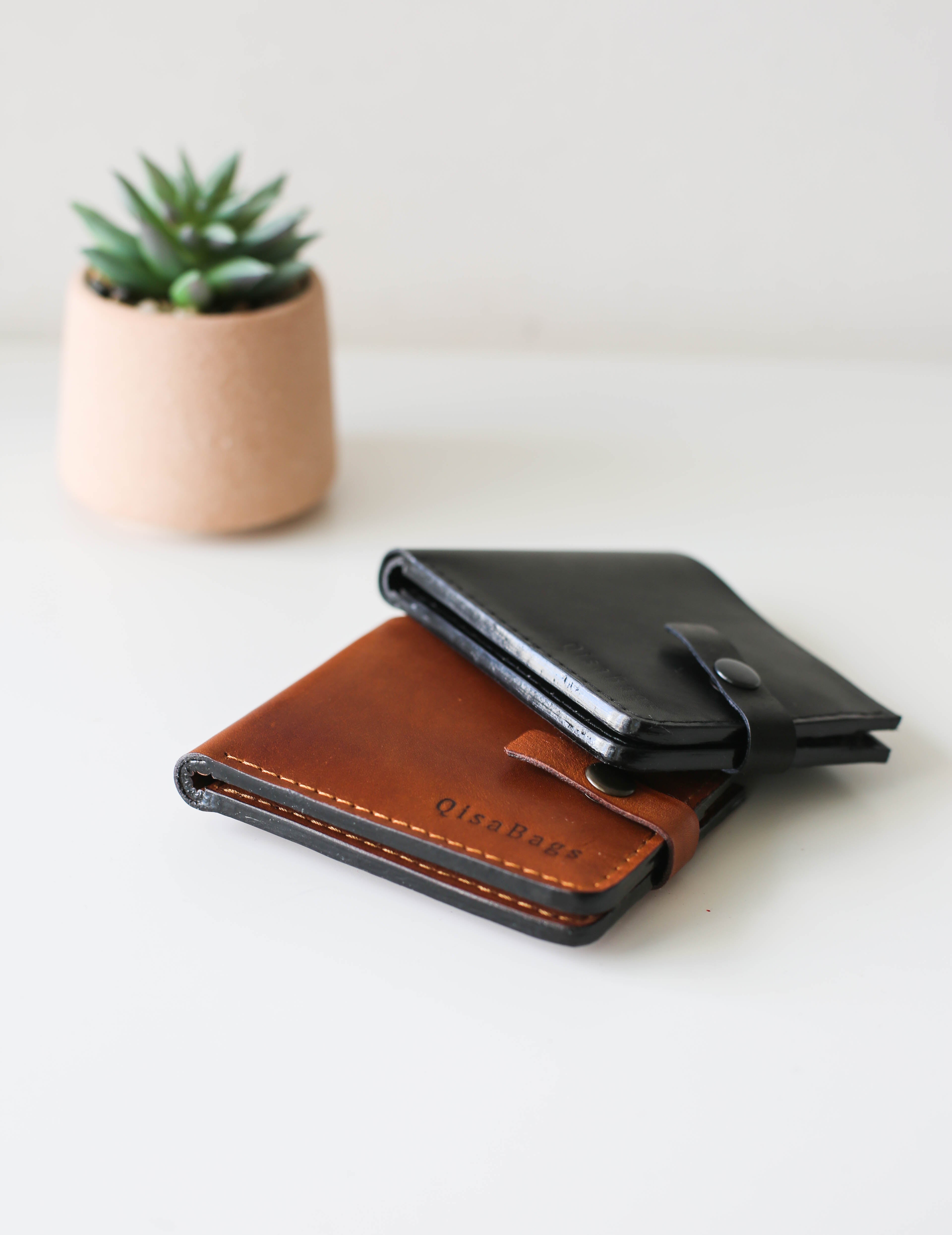 Unisex Bifold leather Wallet with Front Closure