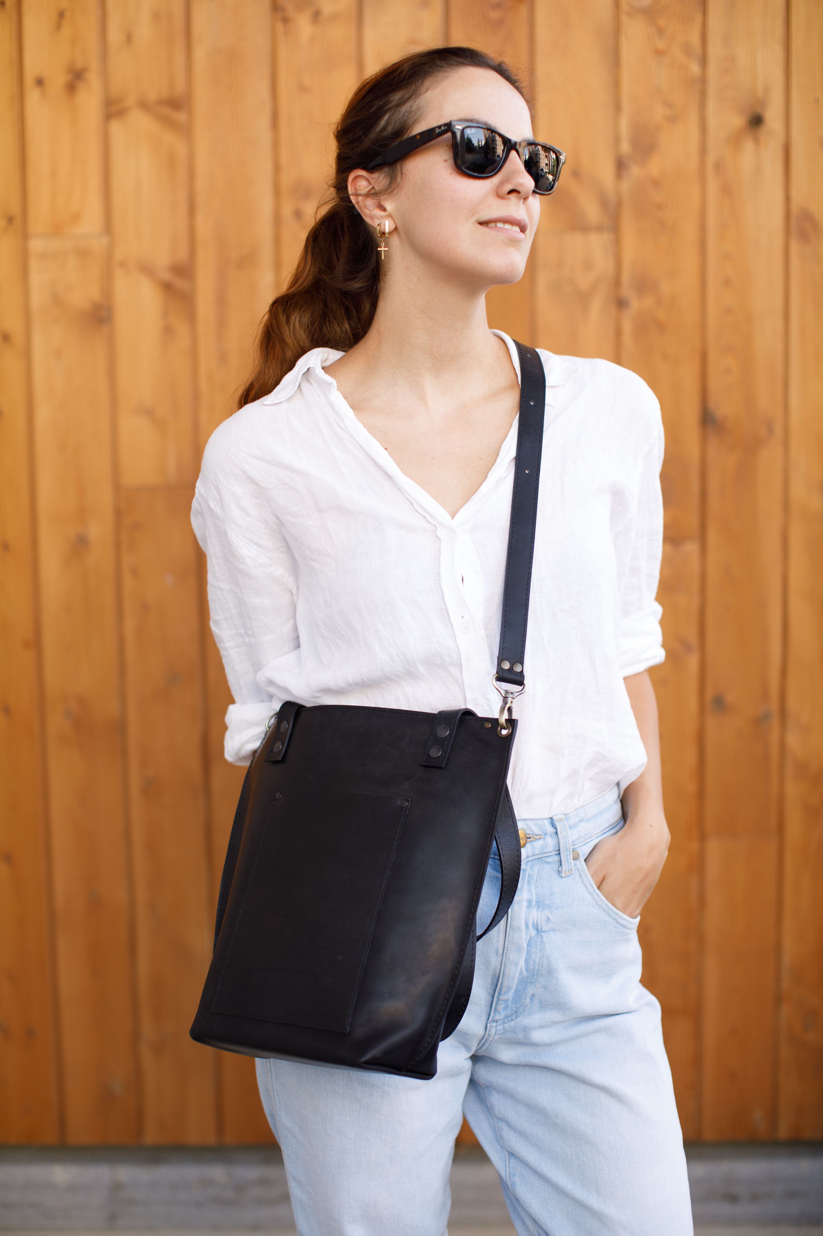leather tote bag with zipper