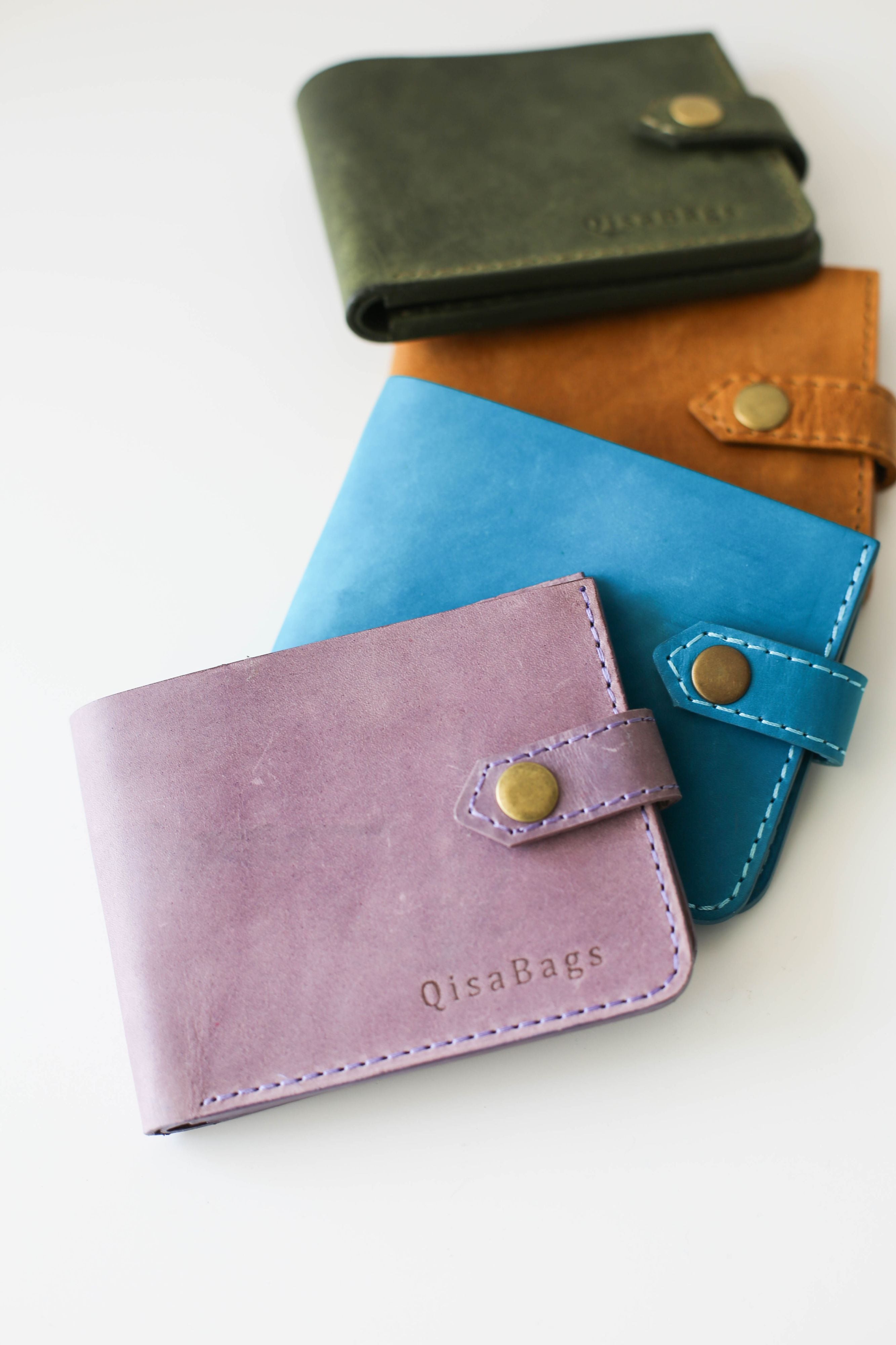 Unisex Bifold leather Wallet with Front Closure