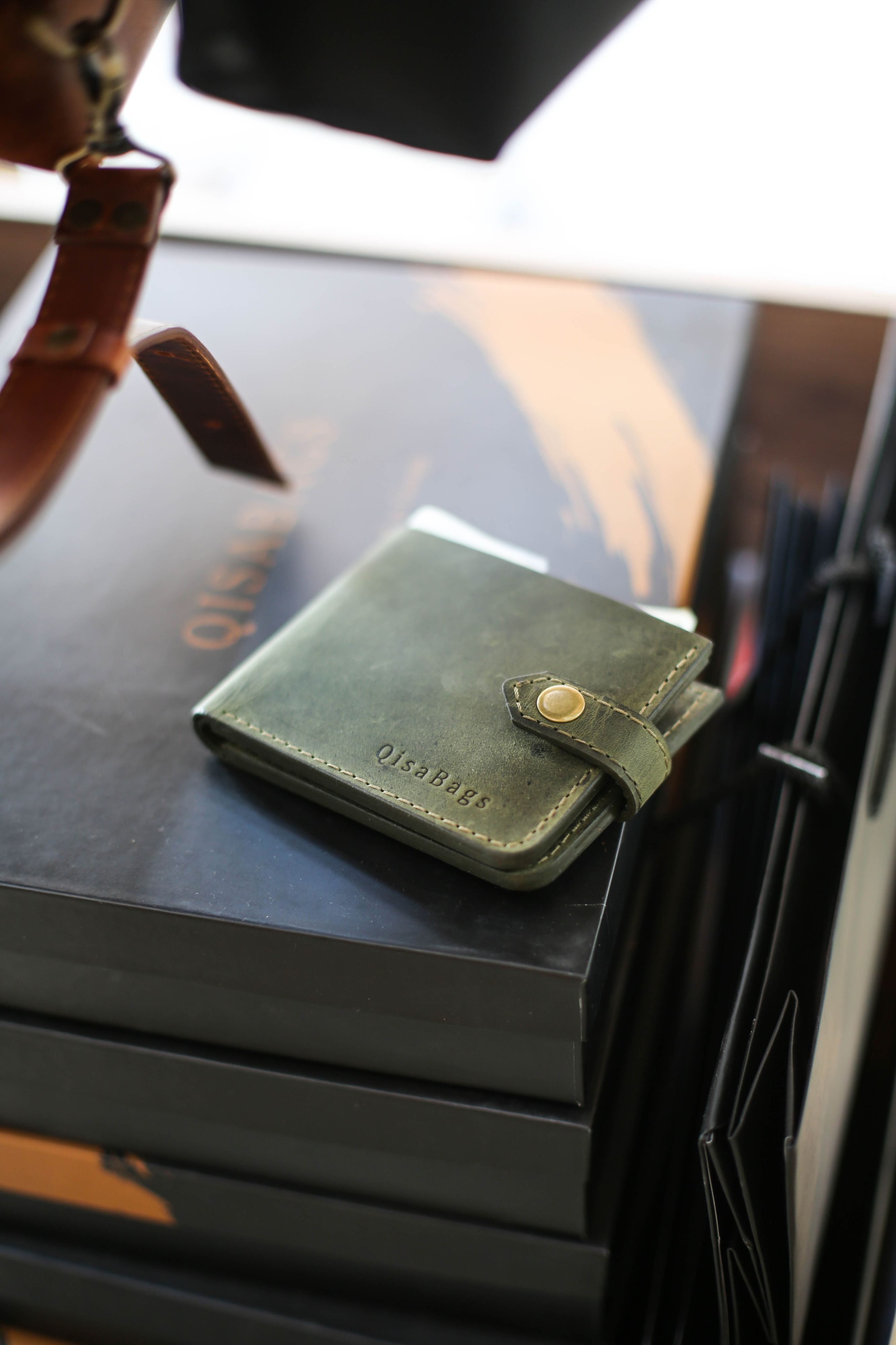 green leather wallet mens