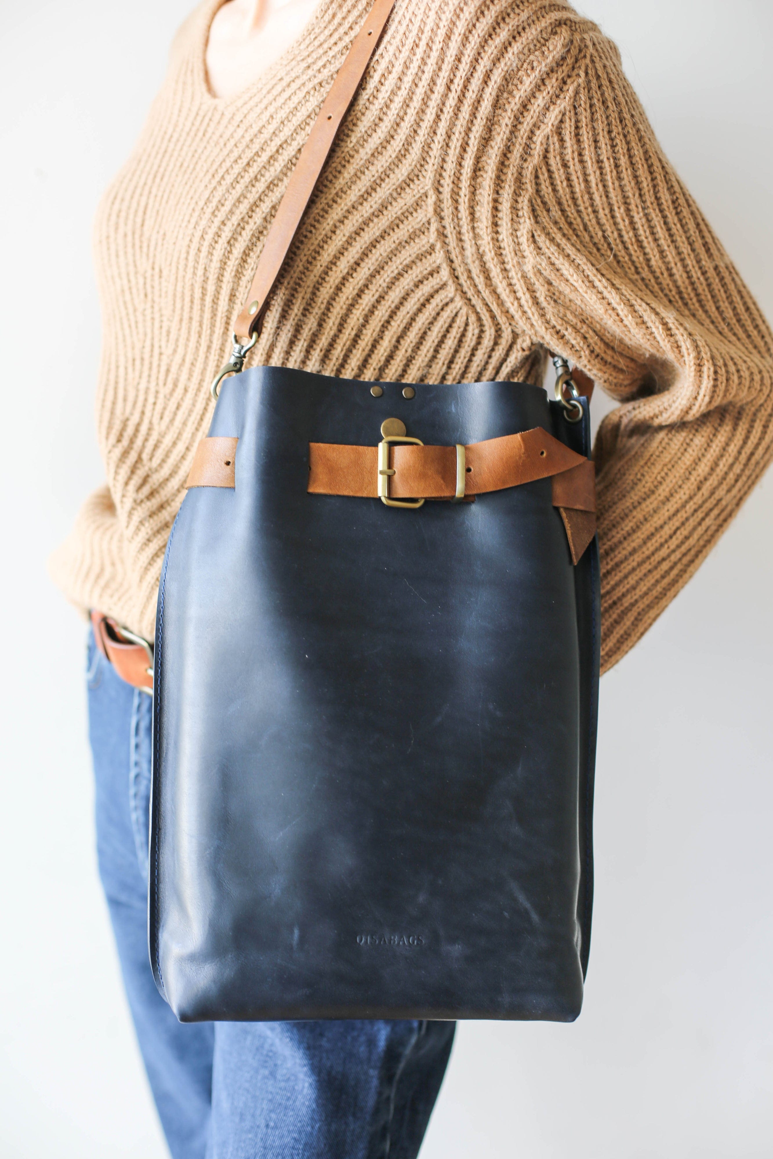 minimalist leather bag
