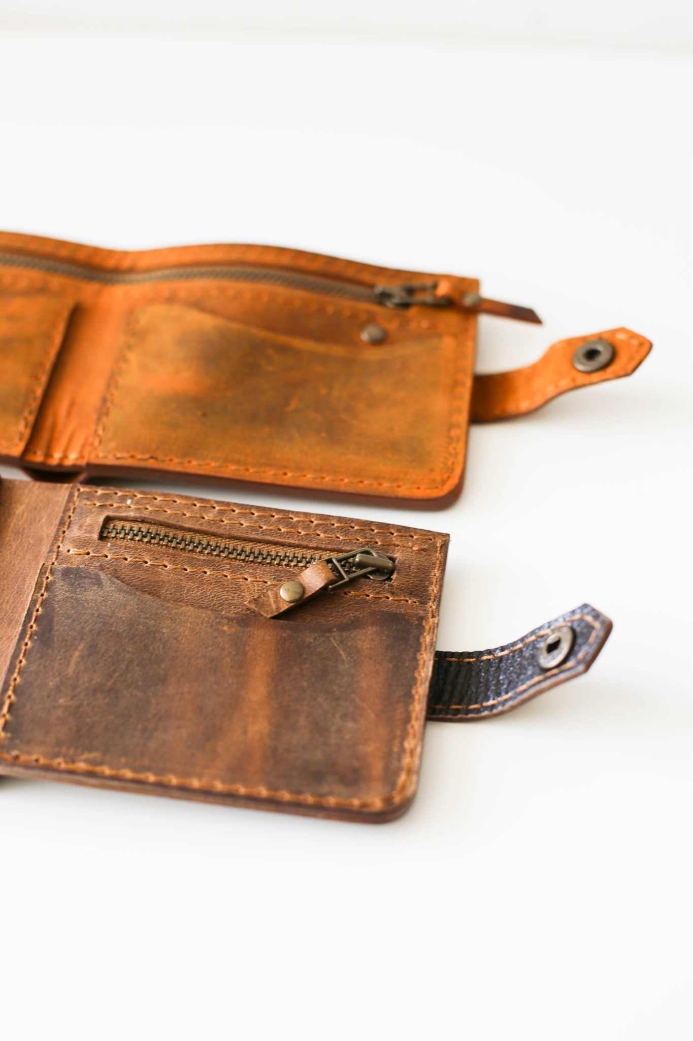 Brown Leather Visetos Original Bifold Wallet – Unclaimed Baggage