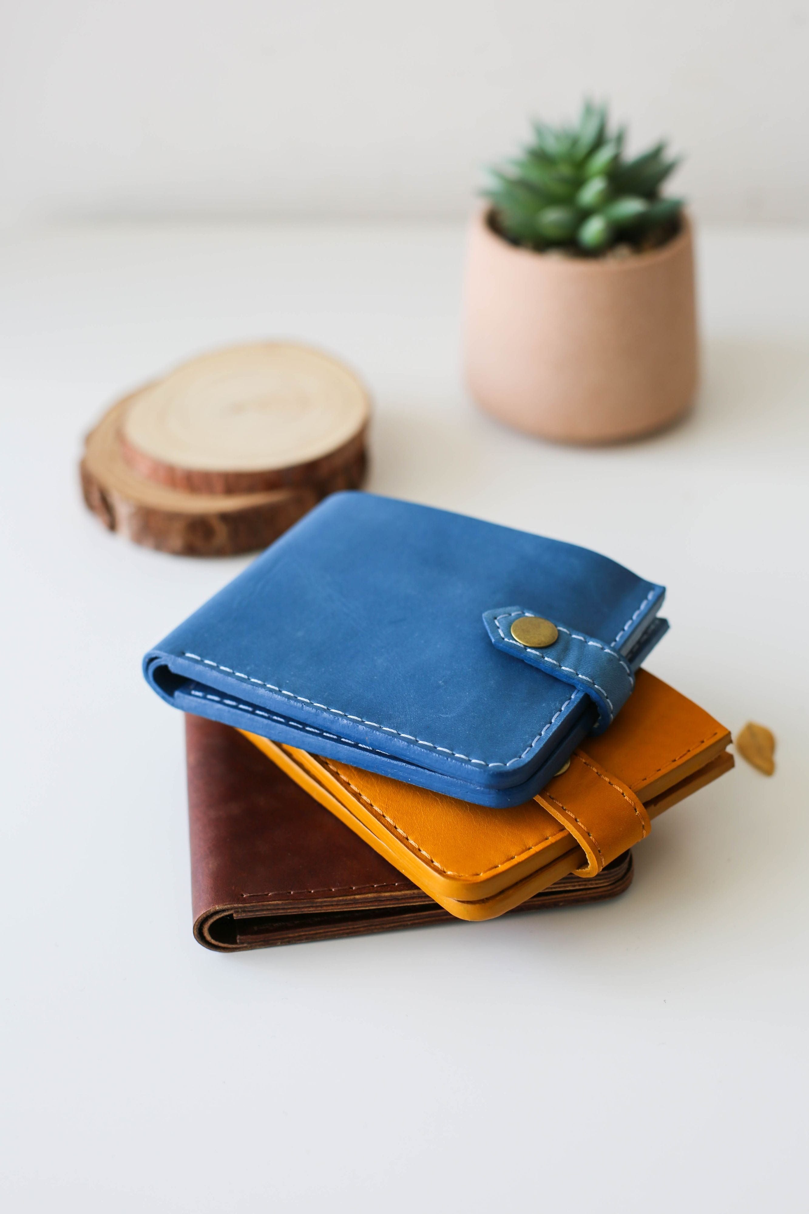 Bifold leather Wallet - Light Blue