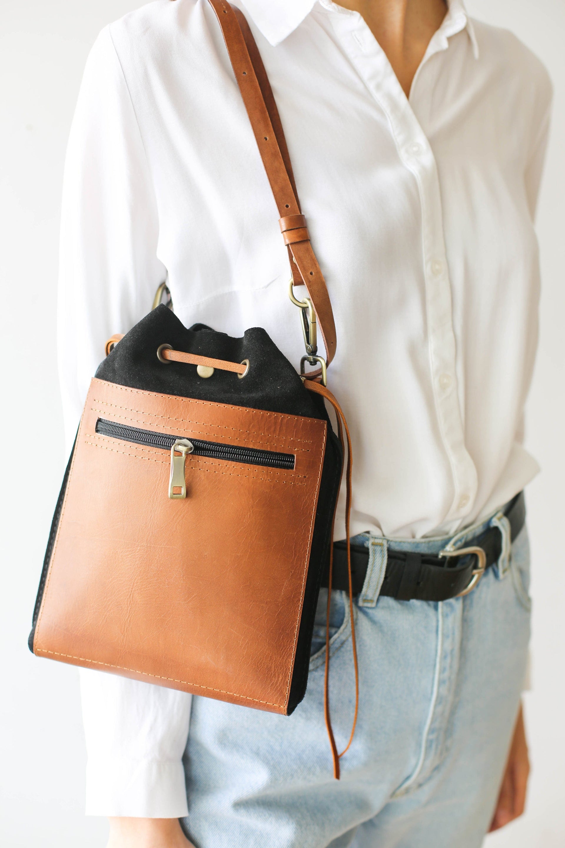 brown leather purse 