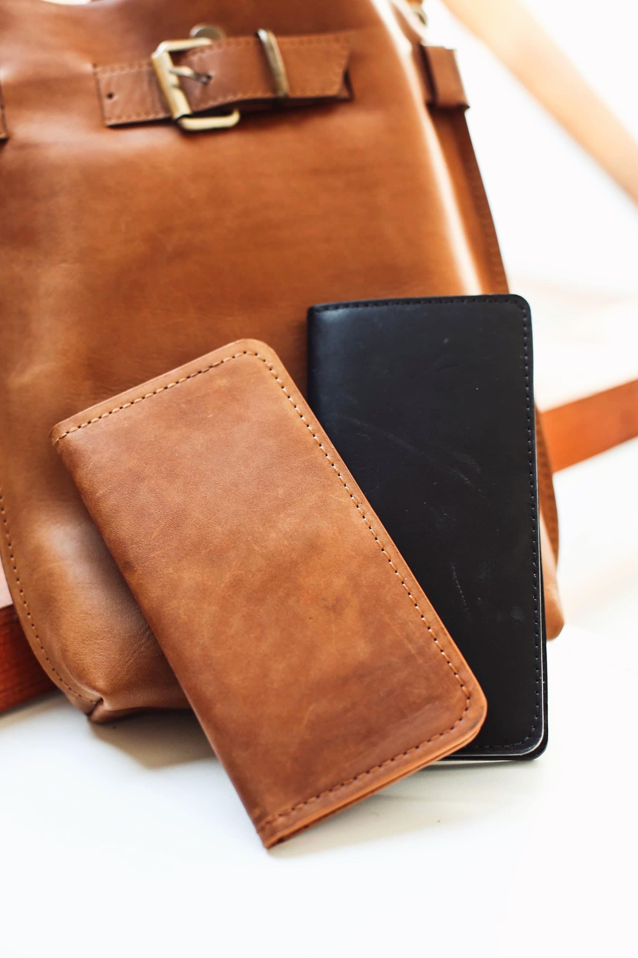 Minimalist leather wallets