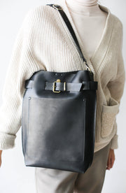  black leather shoulder bag