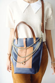 Tote with pockets