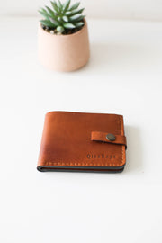 Slim leather wallet for men and women