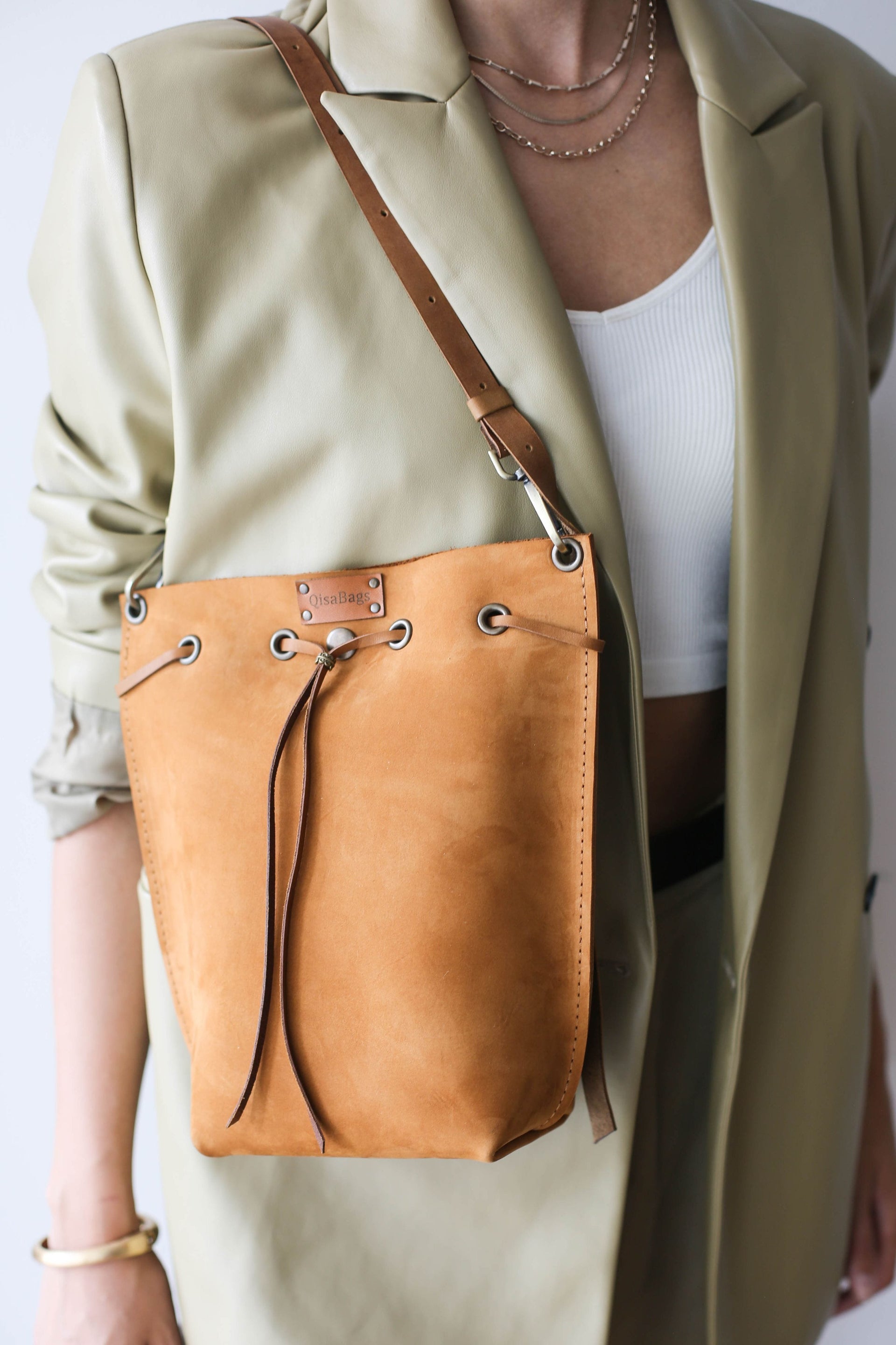 brown leather bucket bag for women
