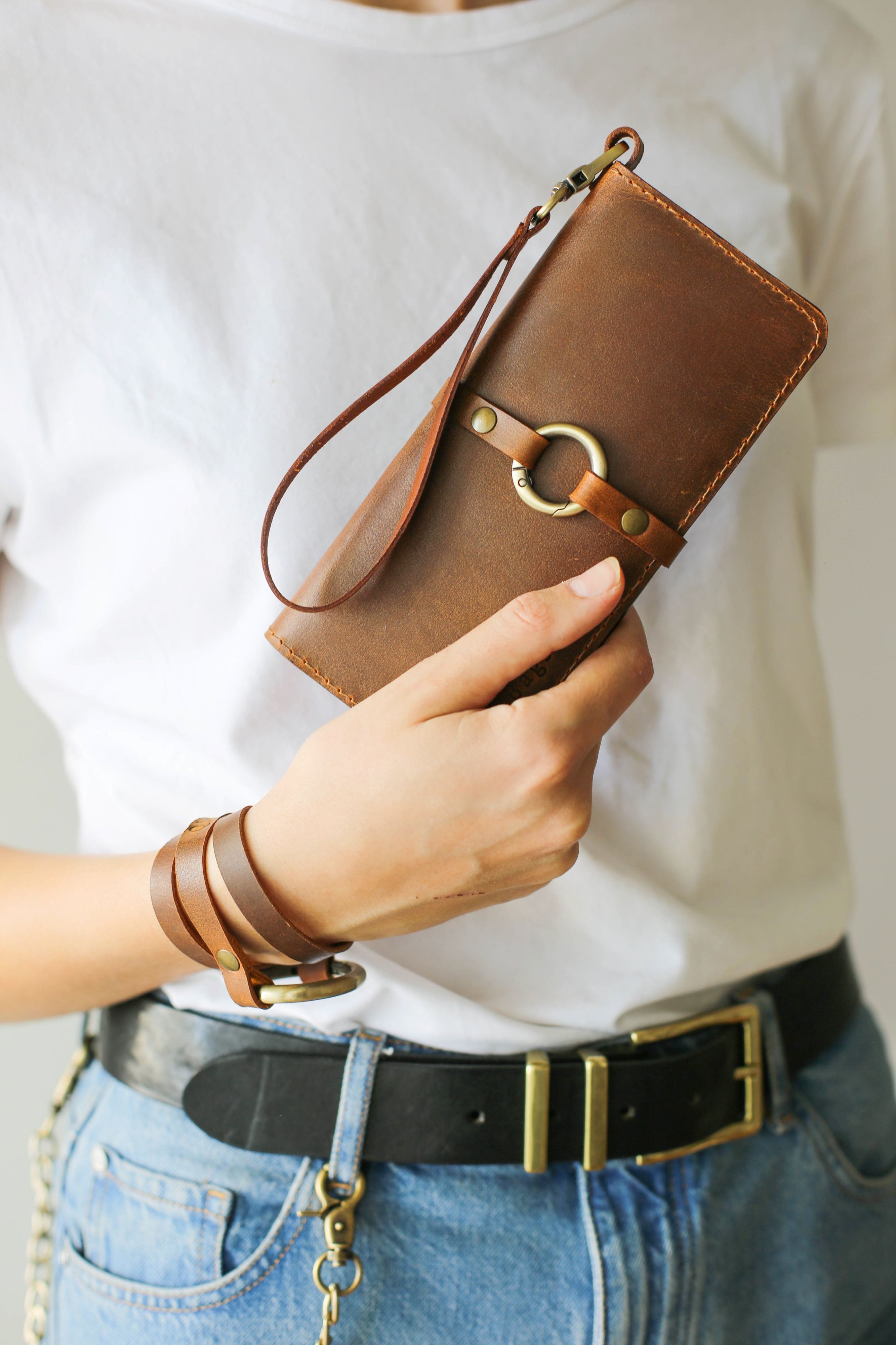 womens brown wallet