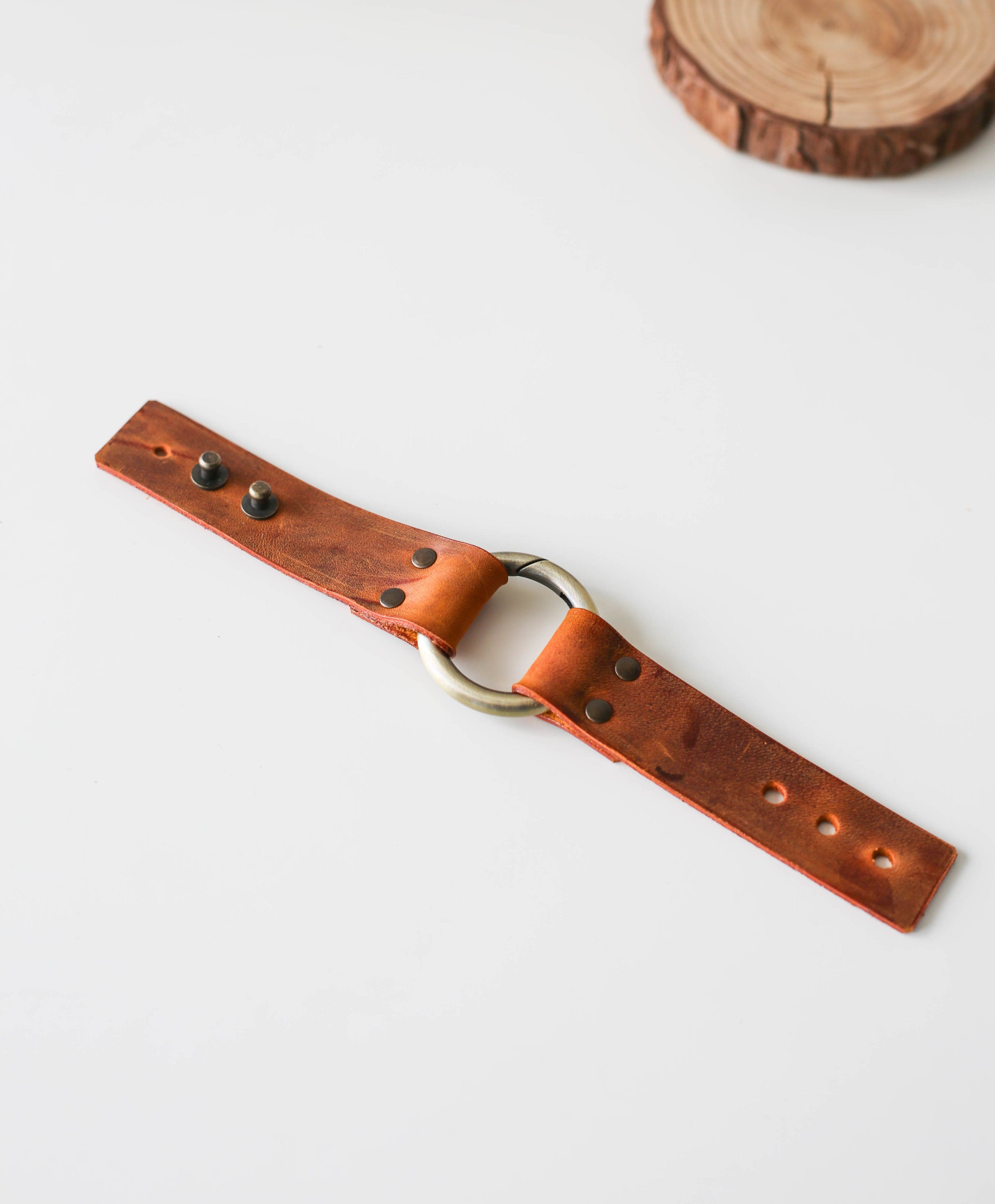 Minimalist leather bracelet 