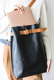 Large unisex leather bag for laptop