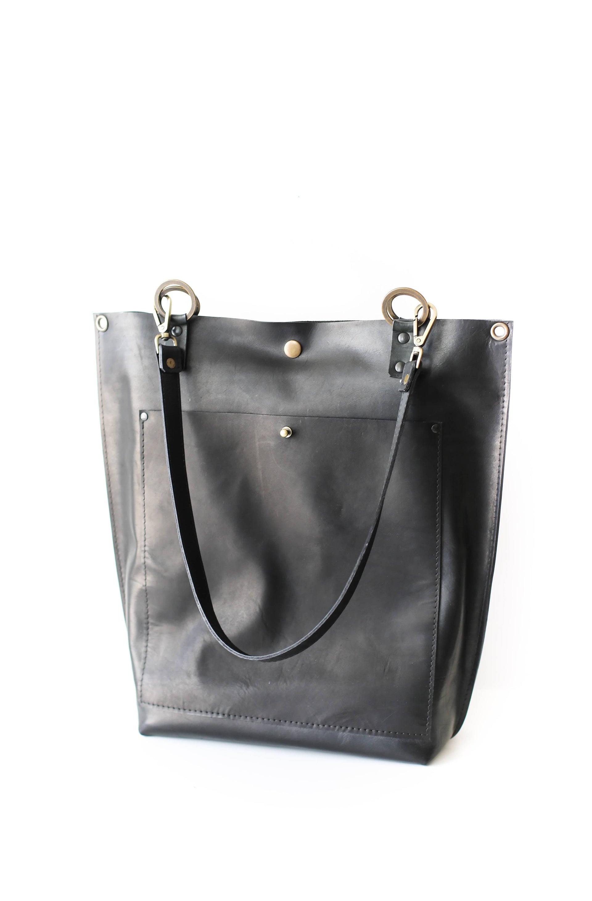 Leather tote with pockets