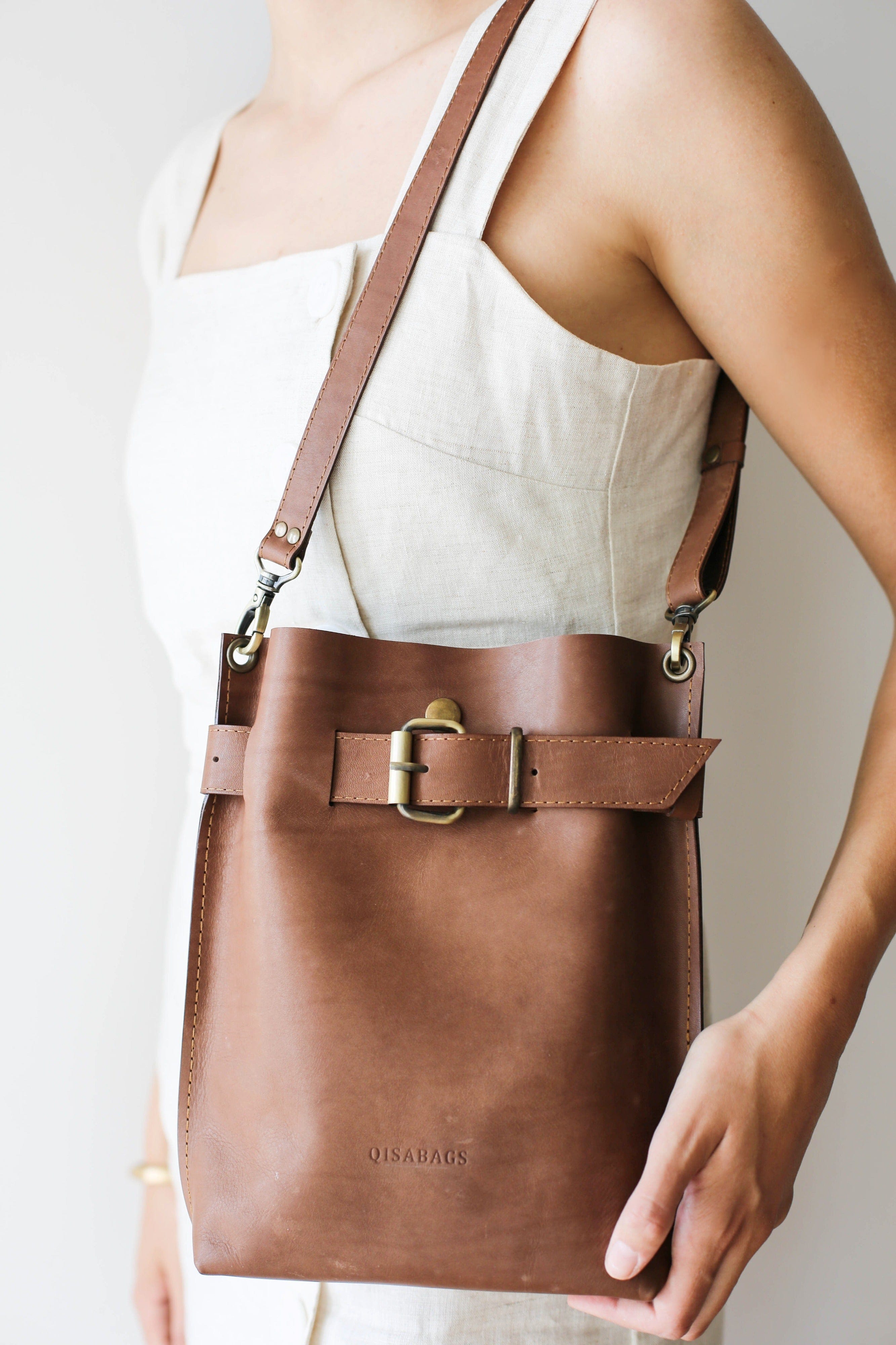 Minimalist leather bag