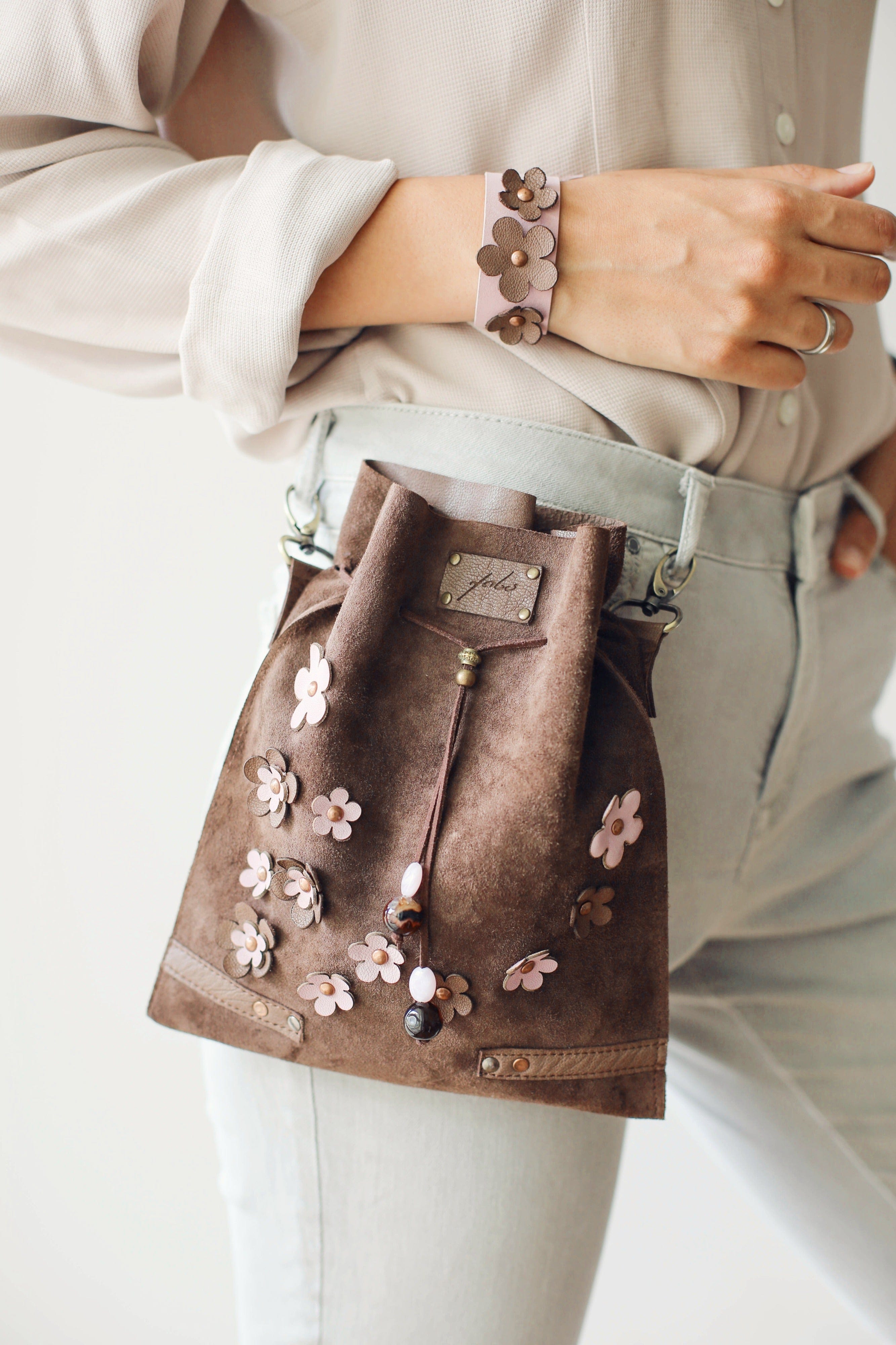 L. / エルドット / Usagi leather pouch bag LTD RELEASE EMBOSSED SKULL & TEES LEATHER POUCH | WOMEN'S