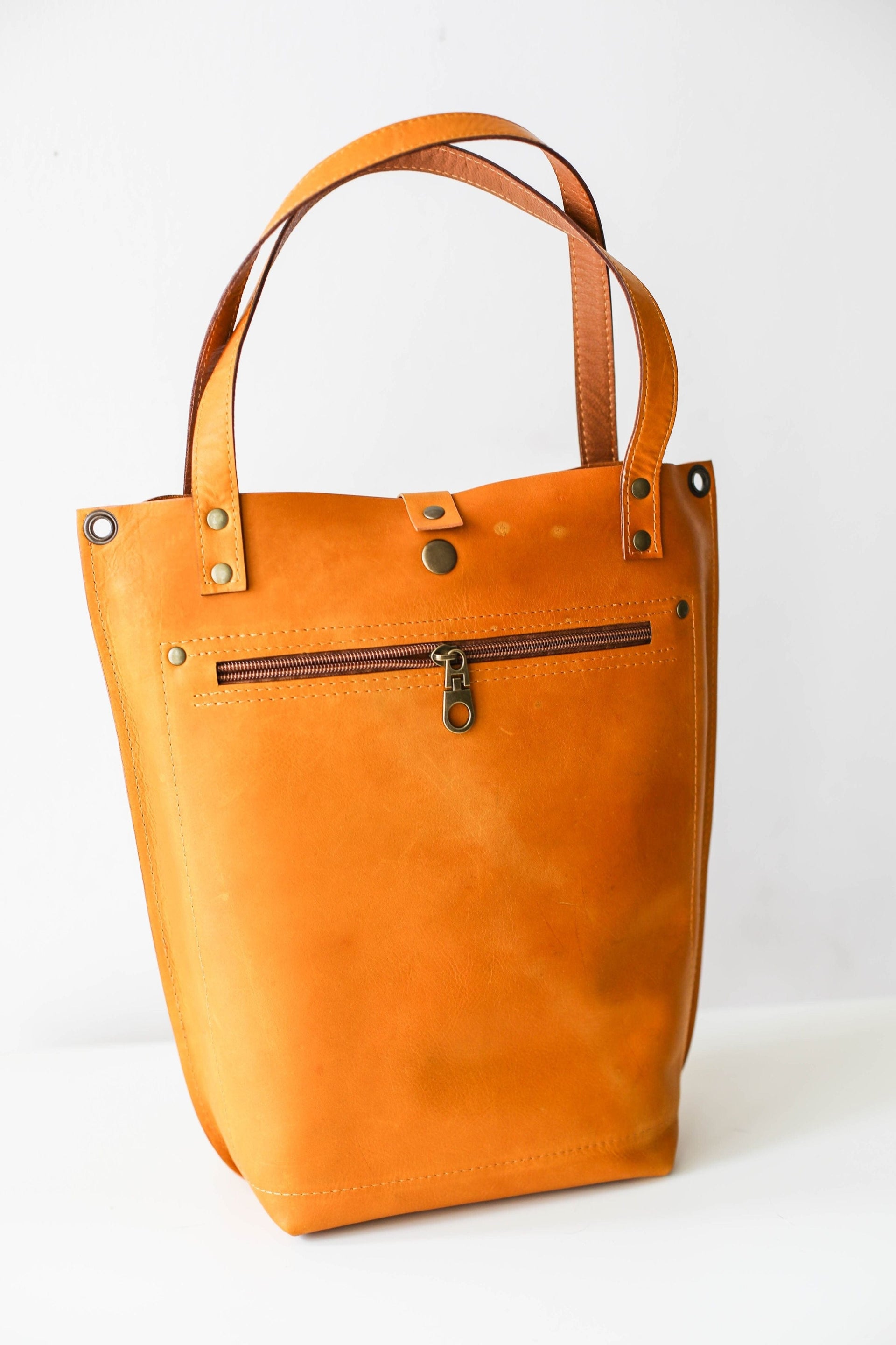 leather tote with zipper pocket